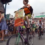 Le Tour Alternatiba pour le climat s'est lancé ce vendredi 5 juin à Bayonne, sous un soleil de plomb et des applaudissements nourris. Il va maintenant parcourir plus de 5 600 kilomètres sur 187 territoires différents pour arriver 4 mois plus tard à Paris, le samedi 26 septembre.