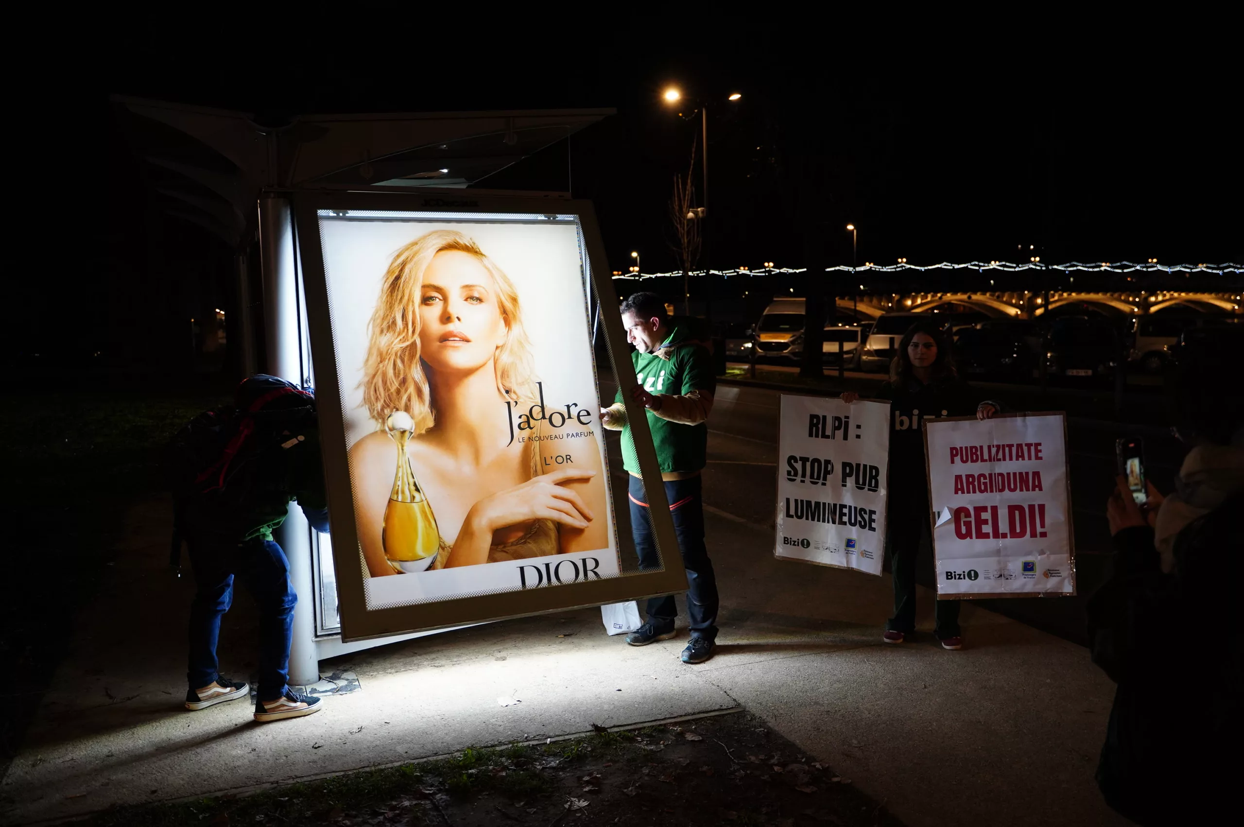 Opération massive contre la pub lumineuse