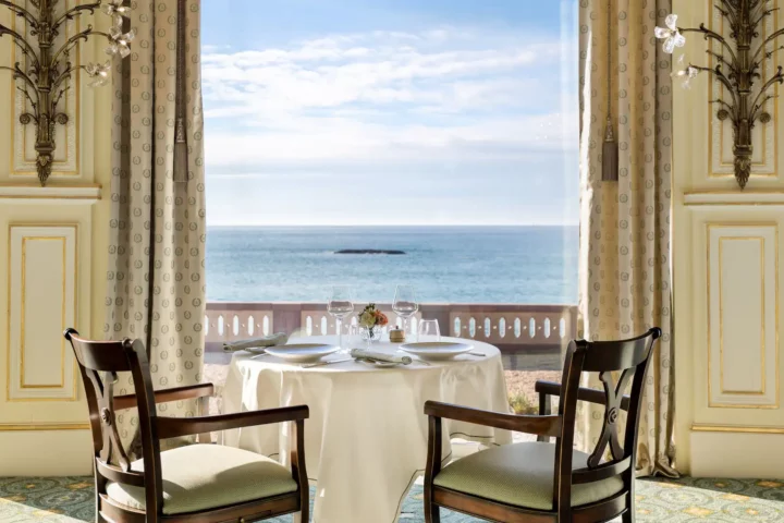 À Biarritz, une Saint-Valentin impériale face à l’océan à l’Hôtel du Palais