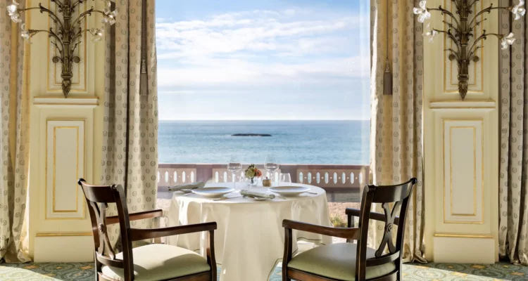 À Biarritz, une Saint-Valentin impériale face à l’océan à l’Hôtel du Palais