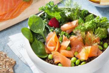Poke bowl basque à la truite fumée et légumes du terroir
