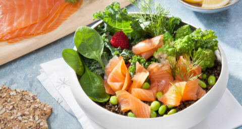 Poke bowl basque à la truite fumée et légumes du terroir